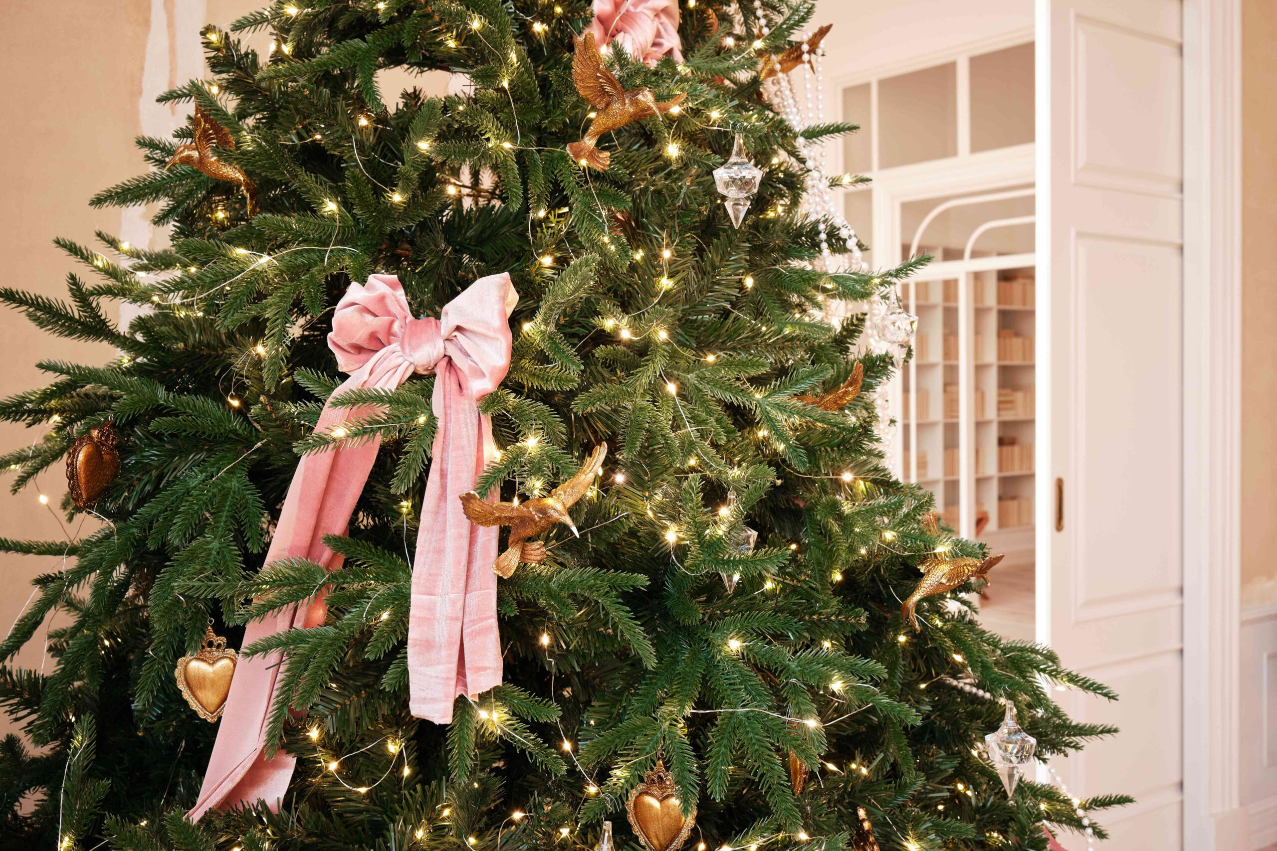 Why You Must Put Bows on Your Christmas Tree This 12 months